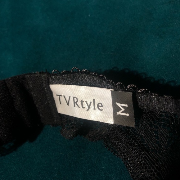 Lace lingerie garter belt. Size medium. Never worn - Picture 4 of 4